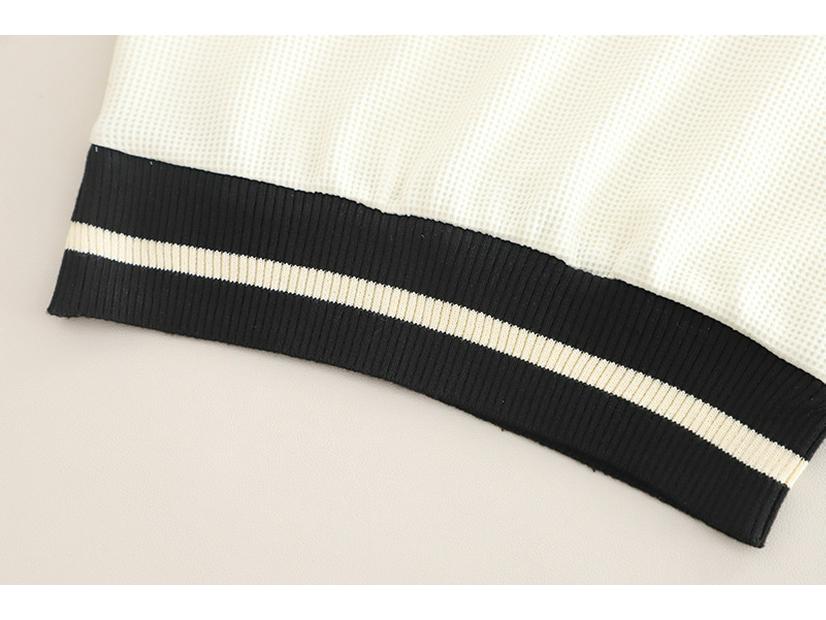 Jungen Colorblock Langarm Sweatshirt & T-Shirt Set mit modischen Kleinkindjeans.