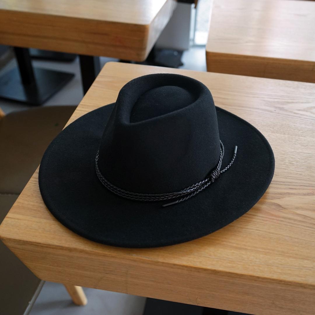 

Черный Шляпа-Цилиндр из Шерсти с Широкими Полями для Мужчин и Женщин, Универсальная Осенью и Зимой, Британская Ретро Шляпа-Котелок с Плоским Верхом, Европа и Америка M（56-58cm）