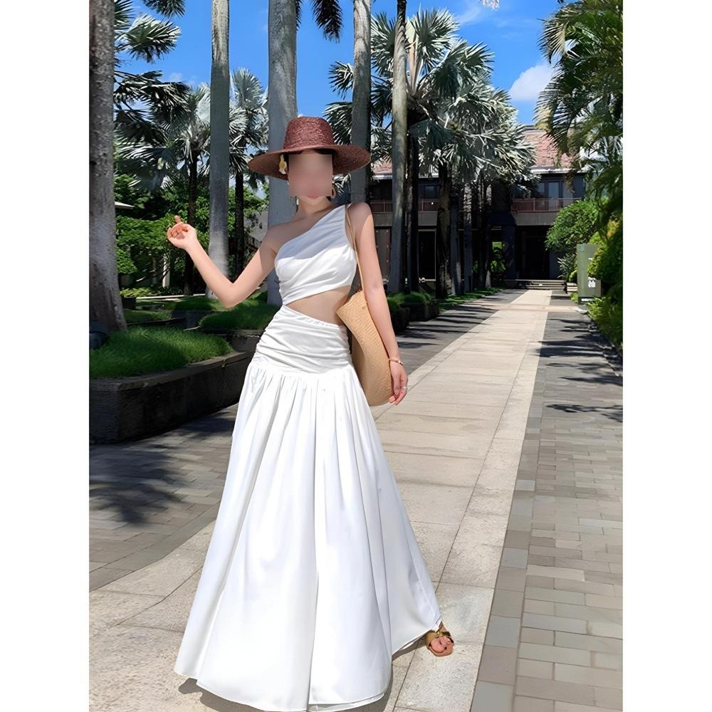 Suitable for Seaside Photos, Beautiful White Slanted Shoulder Dress, Holiday Atmosphere, Tourist Beach Dress Summer