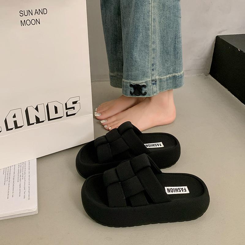 

2025 summer new thick-soled cool slippers women s summer outer wear heightening sandals seaside beach one-word slippers women s shoes 35