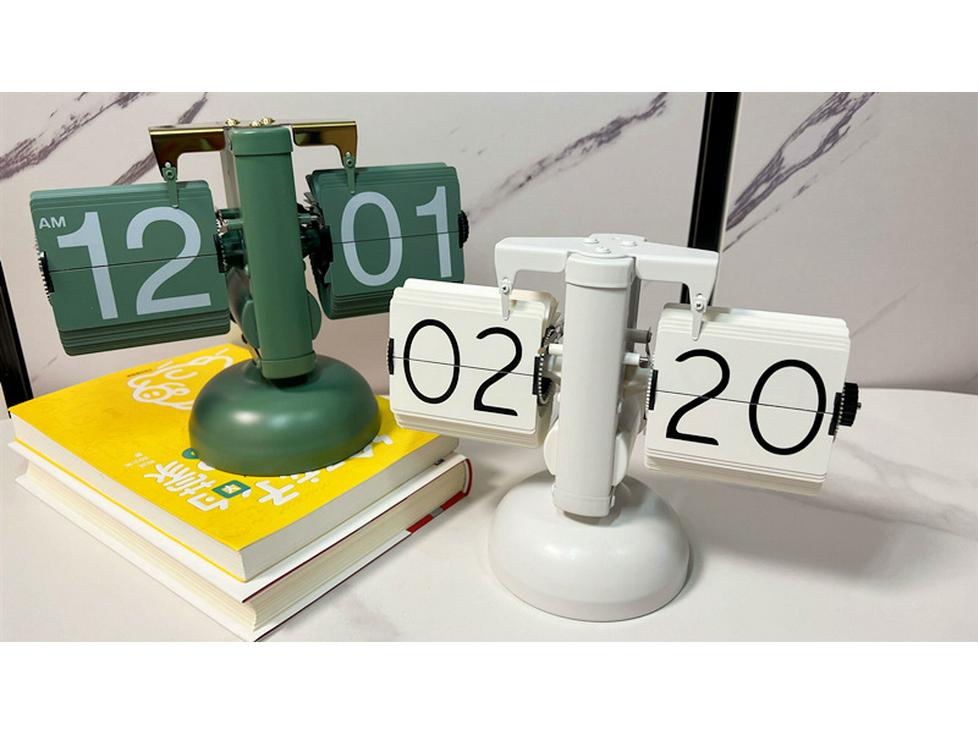 Nordic Light Retro Flip Clock: Stylish Desktop & Mantel Clock for a Simple, Luxurious Home