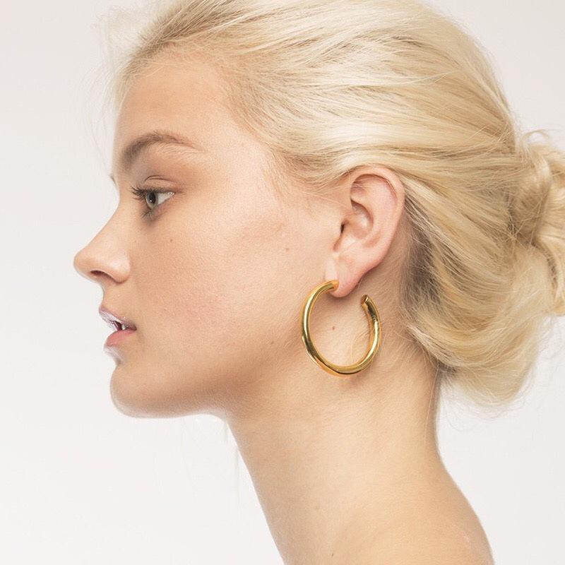 Bathing Does Not Fade, No Weight, Unique And Simple Personality, Titanium Steel Hollow Gold Medium Thick Earrings, Earrings, Earrings.