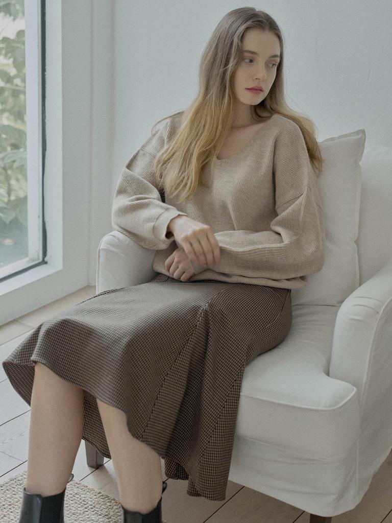 AVANT-G V-Neck Oversized Knit Pullover - Beige