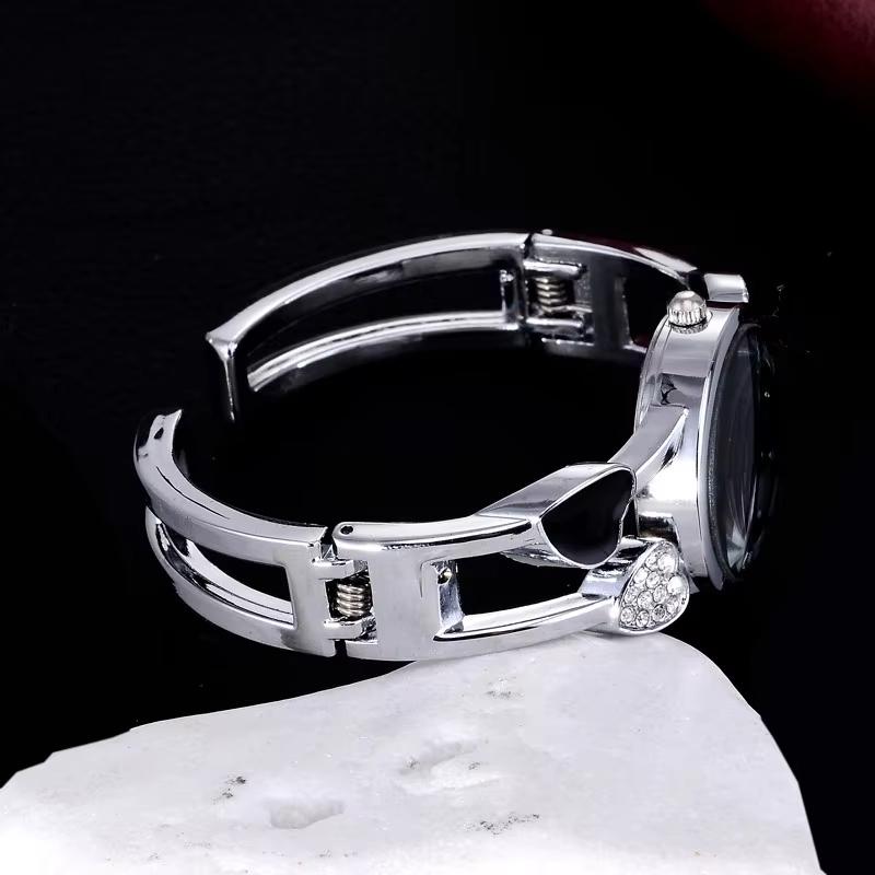 Fashion Elegant Women‘s Stainless Steel Bracelet Bangle Flower Lover Heart Shape Wristwatches Female Best Gift Clock Relogios