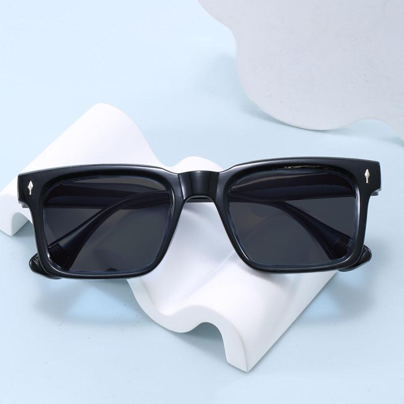 Non-polarized Men Square Arrow Rivets Fashion Sunglasses Small Frame Punk Women Popular Trending Sunglasses