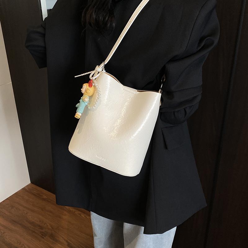 Premium Sense Bucket Bag Women's Large-capacity Niche Design Versatile Foreign Style Shoulder Bag Commuting Messenger Bag Women
