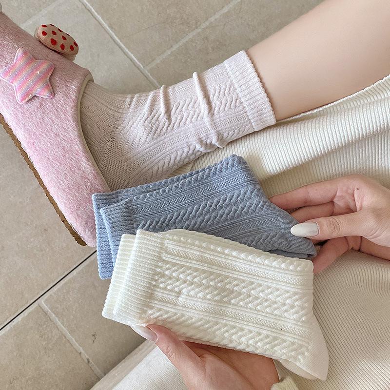 Autumn and Winter Socks for Women: Pure Cotton Slightly Pressed Mid-calf Socks with Linen Patterns for Warmth. Pile Socks