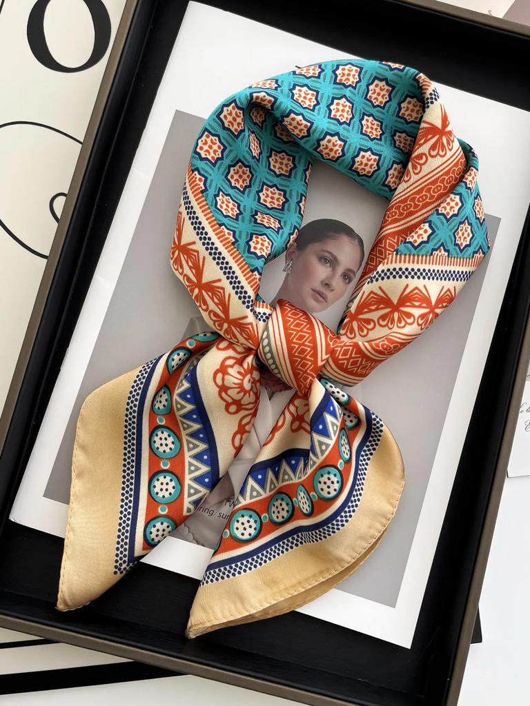 Vintage Chain Print Satin Square Scarf Soft Lightweight Women’s Fashion Accessory for Hair Neck Shawl Elegant Hair Scarf