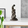 Ornament Statuie Ornament Mitologie cu Textură Șifonată Colecționabil Raft de Cărți Bronz Vechi Patinat Îmbrăcăminte