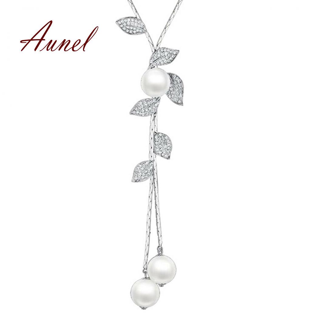 

Женская удлинённая подвеска в виде листьев