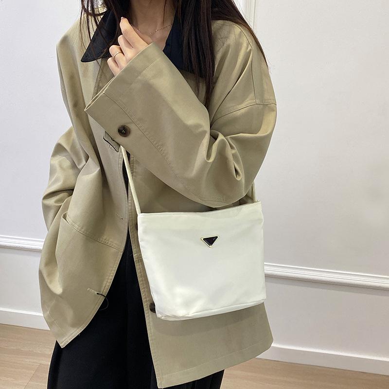 New Korean Style Fashionable Niche Shoulder Bag Handheld Trendy Casual Bucket Bag for Women Commuting To Work Crossbody Bag