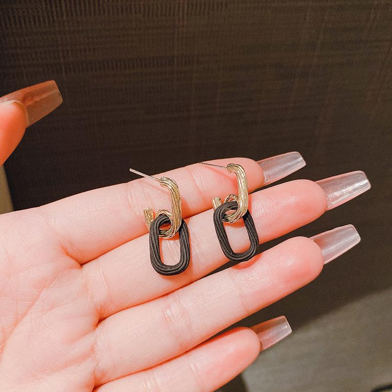 Retro Black Xiaoxiangfeng Stud Earrings Women's Fashion Elegance Temperament High-end Earrings Bow Love Versatile Earrings