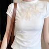 White three-dimensional flower short-sleeved t-shirt women's summer new temperament is thin and unique, beautiful and beautiful top