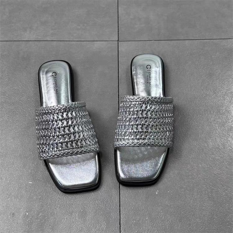 

Xiaoxiangfeng simple cool slippers women wear versatile soft-soled sandals summer new one-word drag 35 срібний