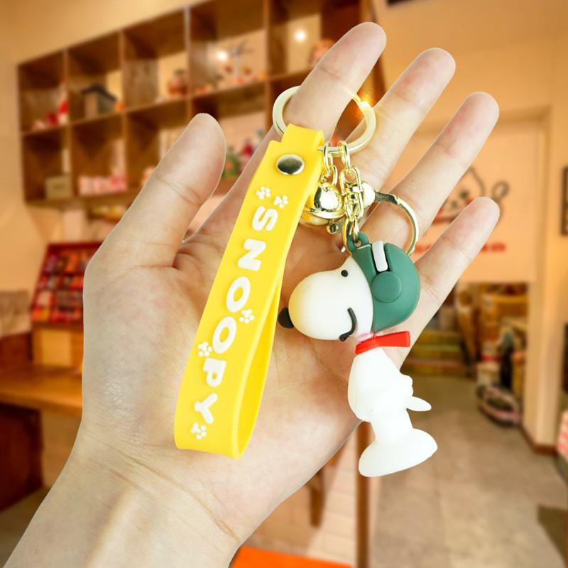 Entzückender Snoopy Schlüsselanhänger Plüsch Beliebter Cartoon Schlüsselanhänger Perfekt für Paargeschenke