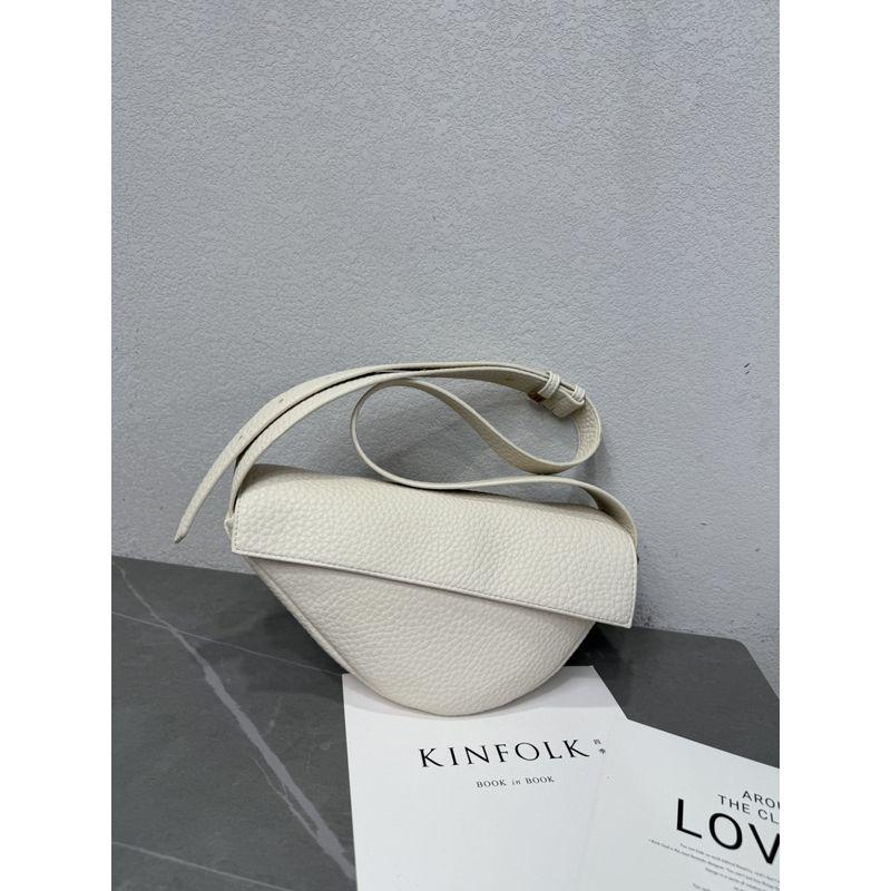

Niche Asymmetrical Soft Texture Lychee Pattern Underarm Bag Yunjie White (Na Feier)