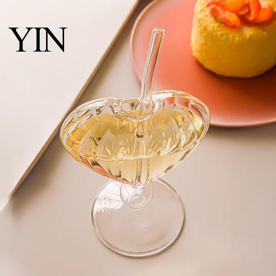 Herzförmiger Kelch mit Strohhalm Cocktailglas, 220 ml Klarer Strohhalm, Elegantes Professionelles Barkeeper Glaswaren Kaltgetränkebecher, Stilvolle Party-Trinkgläser