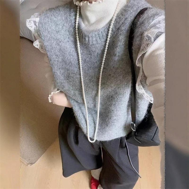 Korean Retro Lace Patchwork Knit Vest for Women - Spring/Autumn Round Neck Sleeveless Sweater