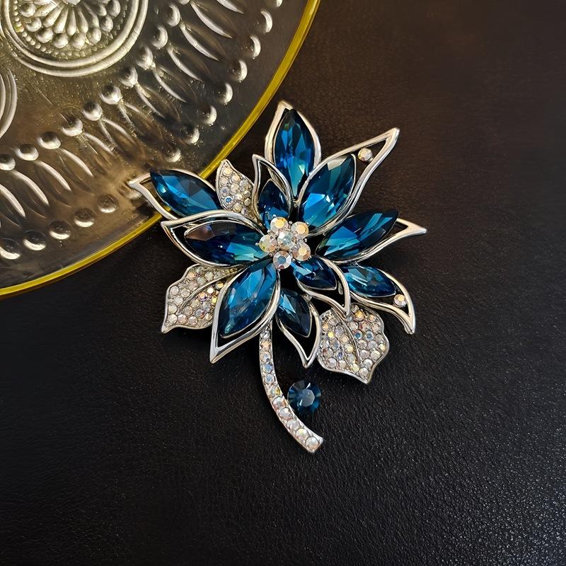 High-End Light Luxury Flower Brooch Female Heavy Industry Design Sense Animal Brooch Diamond Corsage Coat Clothing Accessories