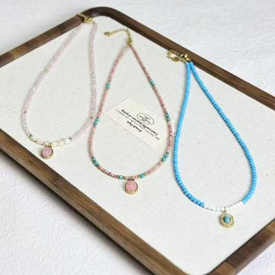Collana Primavera-Estate in Pietre Naturali e Perle d'Acqua Dolce con Cristallo Rosa, Turchese, Conchiglia e Catena Clavicolare Perline per Donna
