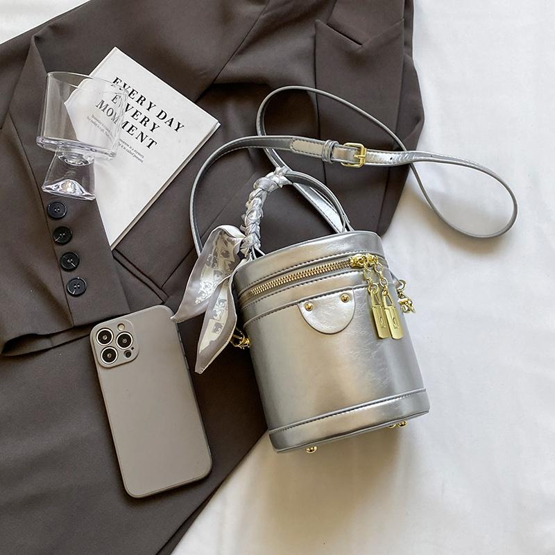 

Винтажные красные мини-сумки из искусственной кожи, летняя новая сумка-бочо в форме бочки для женщин, модный кошелек для телефона Mini(Max Length<20cm) серебряный