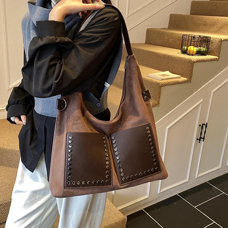 Rivet Pocket Design Underarm Tote Bag For Women Fashion Commute Shoulder Bag 2025 Autumn Winter Handbag Designer Shopping Bag