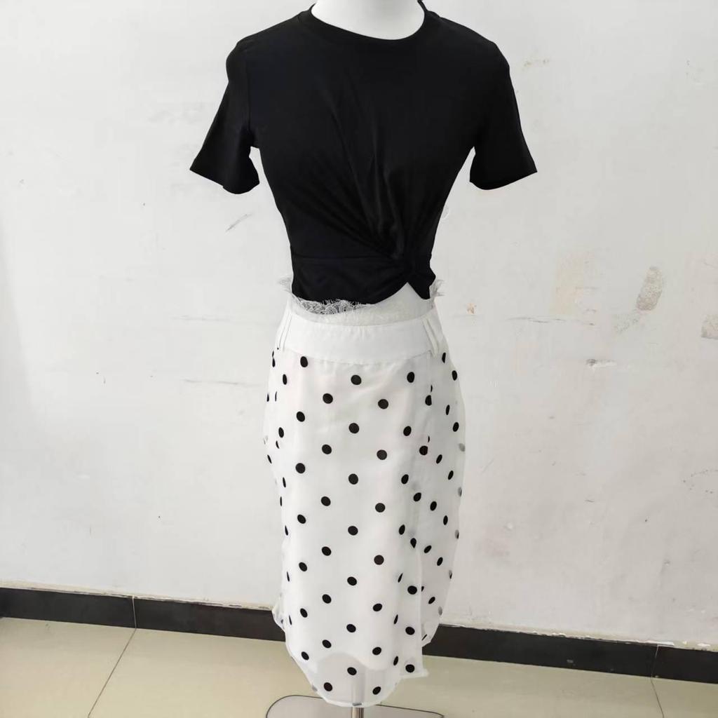 Summer 2025 Song Yi Black Slim-Fit T-Shirt & White Polka Dot Skirt Set