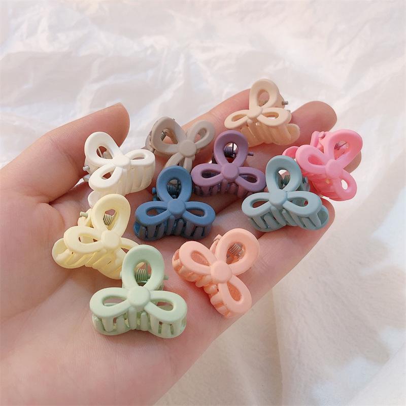 

Frosted Butterfly Hairpin: Small Shark Clip for Half-Tied Hairstyles