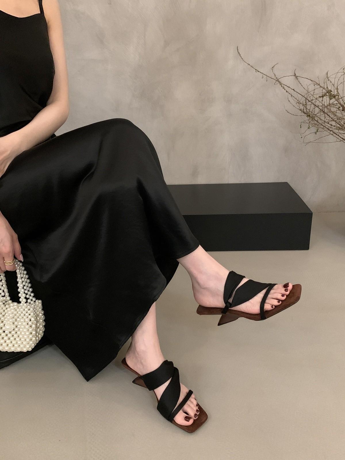 

Wedge heel red French cool slippers fairy shoes wear 2025 new summer temperament with skirt sandals 35