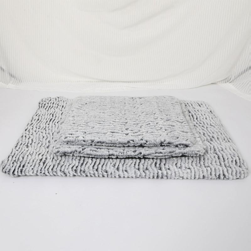 Washable Pet Warming Pad, Reflective Aluminum Film, Soft Textured Fabric and Traction Backing for Indoor Dog Lounging
