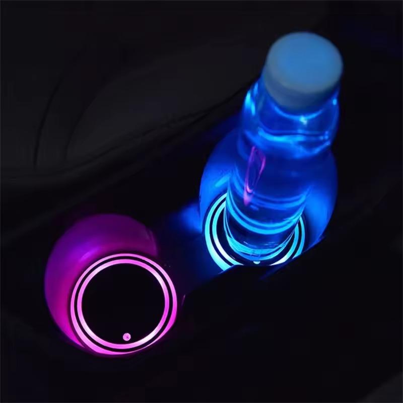 Universelle LED Auto-Becherhalterleuchte Auto-Getränkeuntersetzer Flaschen-Atmosphärenlicht Matten 7 Farben Becherhalter-Pad Auto-Innenzubehör