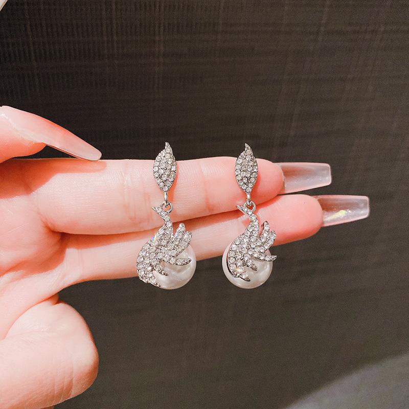 Elegantes Design Ohrhänger für Damen Funkelnder Zirkonia Imitation Perle Luxus Hochzeit Jahrestag Trendige Accessoires Schmuck Geschenk