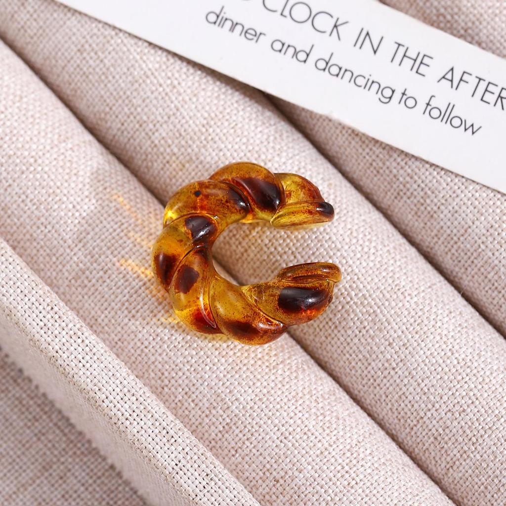 Retro European & American CCB Earring Set: Women's Creative Temperament C-shaped & Leopard Print Earrings