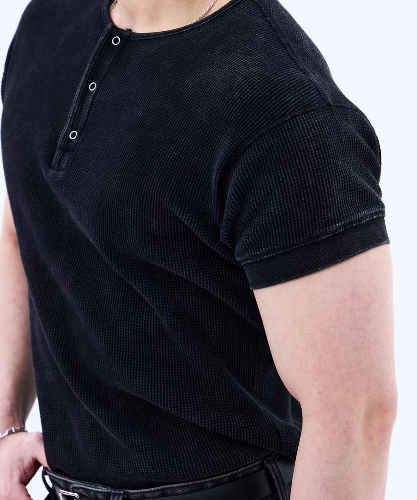 Mihag [Plain Ver.] Washed Waffle Henley Neck T-Shirt (Black)