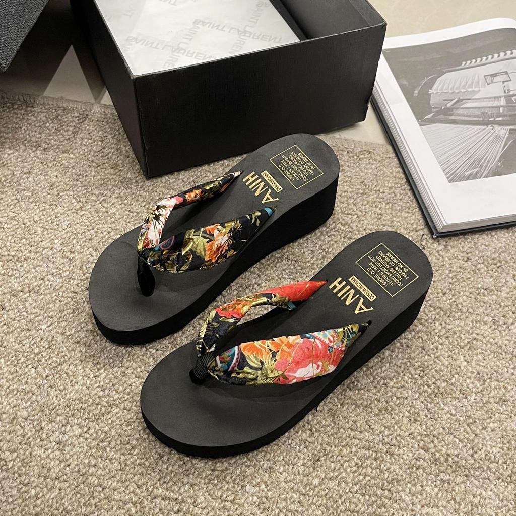 2025 Summer New Flip-flops Women Wear Small Lightweight Wedges with Skirts, Holiday Beach Shoes