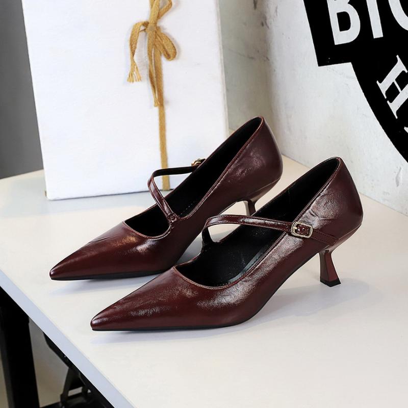 

Мода Европейский и американский стиль Мода Банкет Высокие каблуки Тонкие каблуки Мелкий вырез Бант Замша Острый носок Средний каблук Одинарная обувь 34