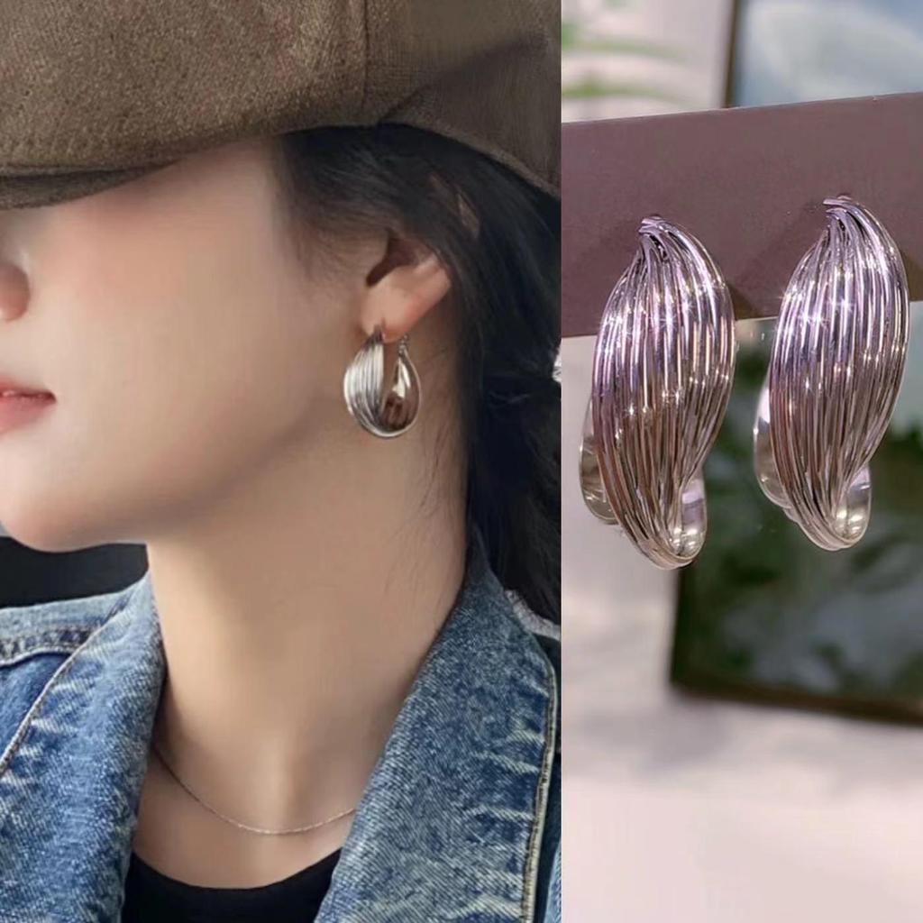 Retro Hong Kong-Style Metal Ear Hoops: Trendy French-Influenced Earrings for Women