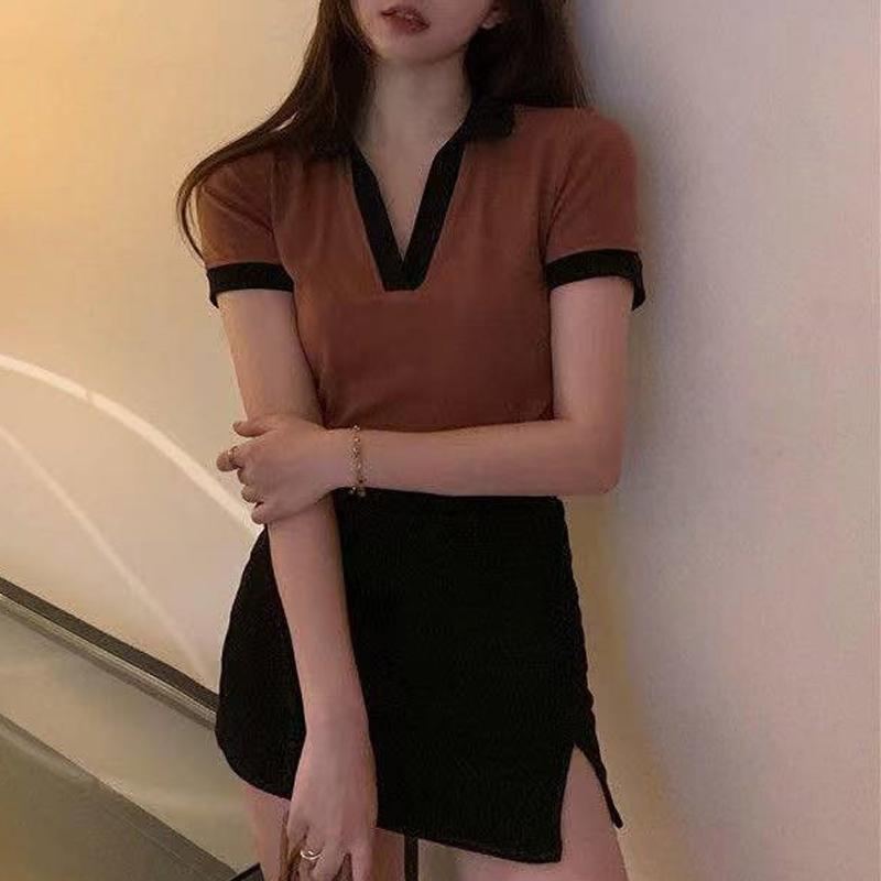 Letní barevně blokovaný top základní vrstvy v korejském stylu s V-výstřihem, prodyšné polo tričko, sladké a roztomilé slim tričko s klopou