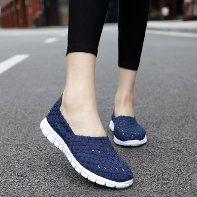 Été nouvelles chaussures tissées pour femmes grande taille creuses et respirantes élastiques paresseuses à enfiler version coréenne chaussures simples respirantes à la mode