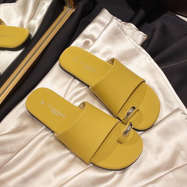 Fashion Rubber Flip Flops Shoes Woman 2025 Slippers Casual Shale Female Beach Pantofle Rivet Hawaiian Luxury Sabot Soft Flat New Slides