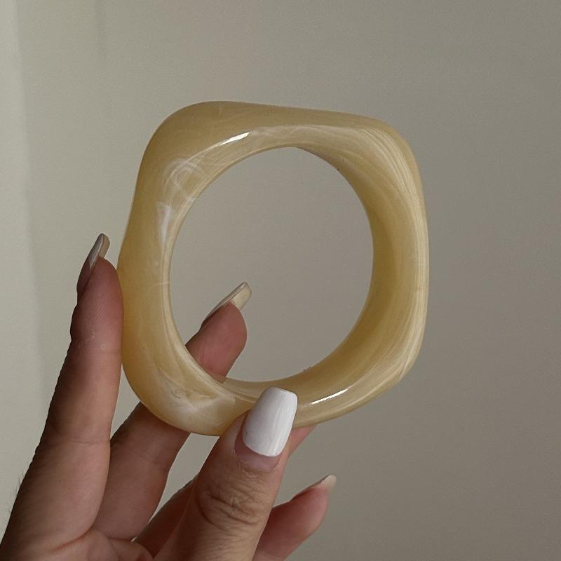 Exaggerated Ins Wind Acrylic Fashion Bracelet, Irregular Translucent Design Sense, Personalized Exaggerated Bracelet