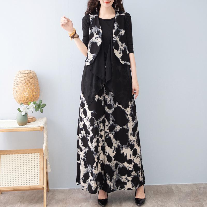 Retro Jacquard Sleeveless Vest & Wide-Leg Pants Set in New Chinese Style for Middle-Aged Women.