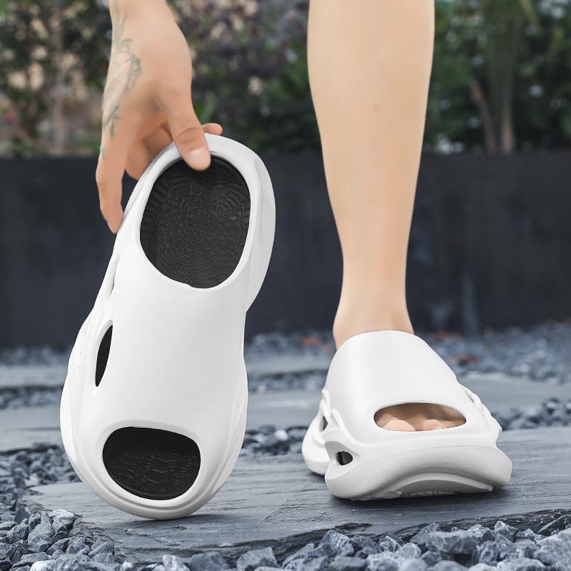Fashion Lightweight Couple Slippers Summer Non-slip Wear Resistant Men's Slippers Men's and Women's Soft Soled Beach Slippers