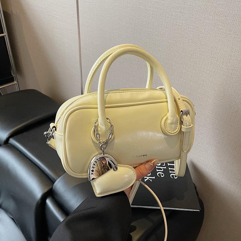 Premium texture simple casual commuter handbag women's 2025 spring new trend versatile messenger pillow bag