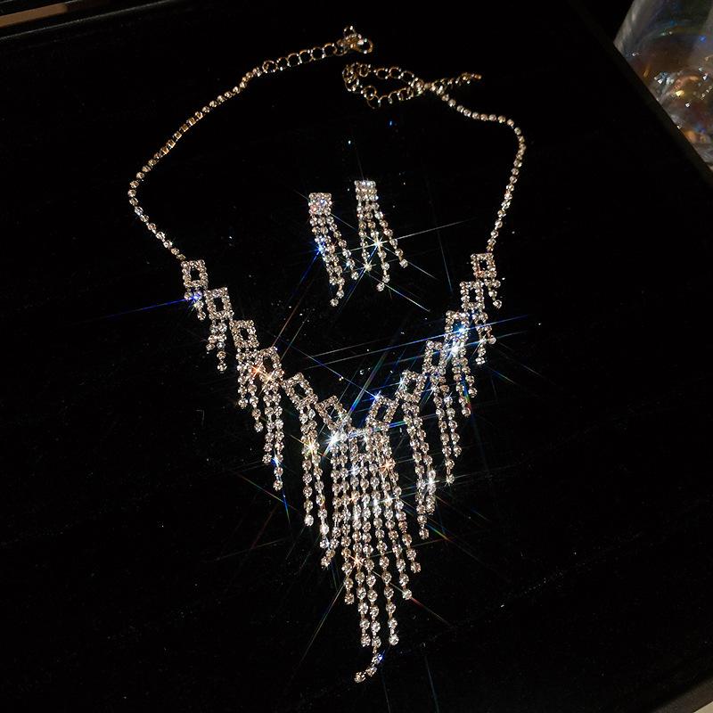 Set Colier și Cercei Geometrice cu Diamante Zirconiu - Bijuterii Elegante de Lux Ușor