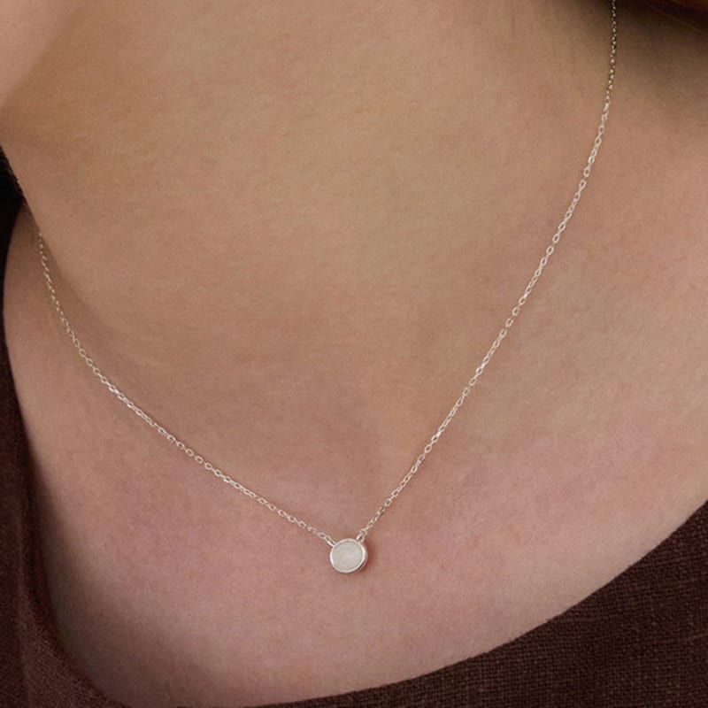 

PAIGEFLYNN JEWELRY [925 Silver] Mu Pale Oval Necklace Silver_FREE