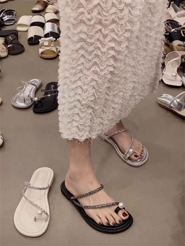 Slippers Women's Outer Wear 2025 New Summer Flat Thick Heel Cover Toe Beach Sandals French Pinch Cold Slippers