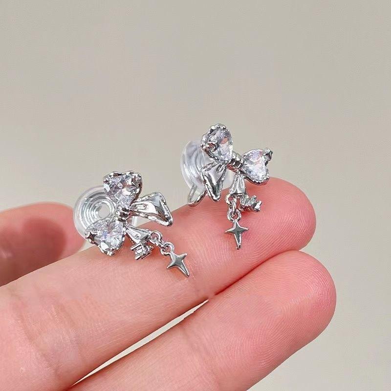 

2026 новые серьги-гвоздики с бахромой в форме четырехконечной звезды, нишевый стиль, милый, крутой, продвинутое чувство, персонализированные ушные