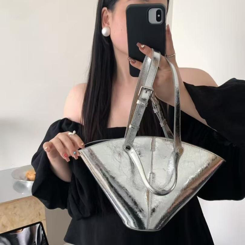 

Зарубежная женская сумка, нишевый дизайн, ощущение высокого класса, ведрообразная сумка из натуральной кожи, большая вместительная ручная сумка-тоут 35-9.5-21cm серебряный