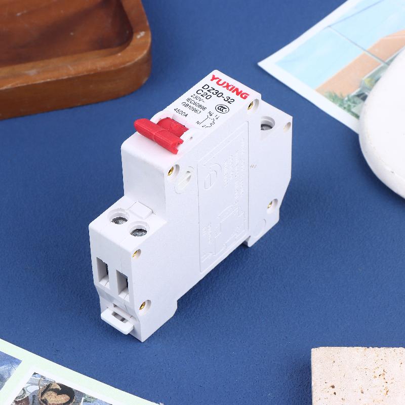 DZ30LE Residual Current Circuit Breaker 230V 1P+N Residual Circuit Breaker With Over And Short Current Leakage Protection RCBO M